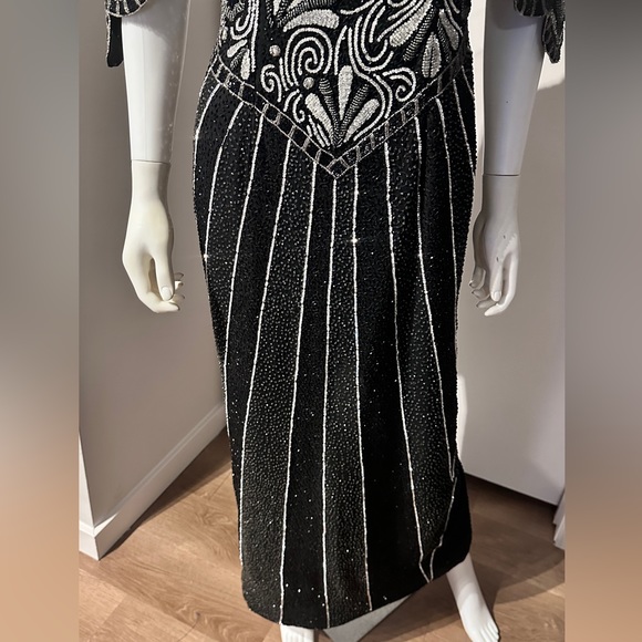 Vintage FRENCH COLLEZIONI silver sequin black silk gown, heavily beaded. - Picture 7 of 12